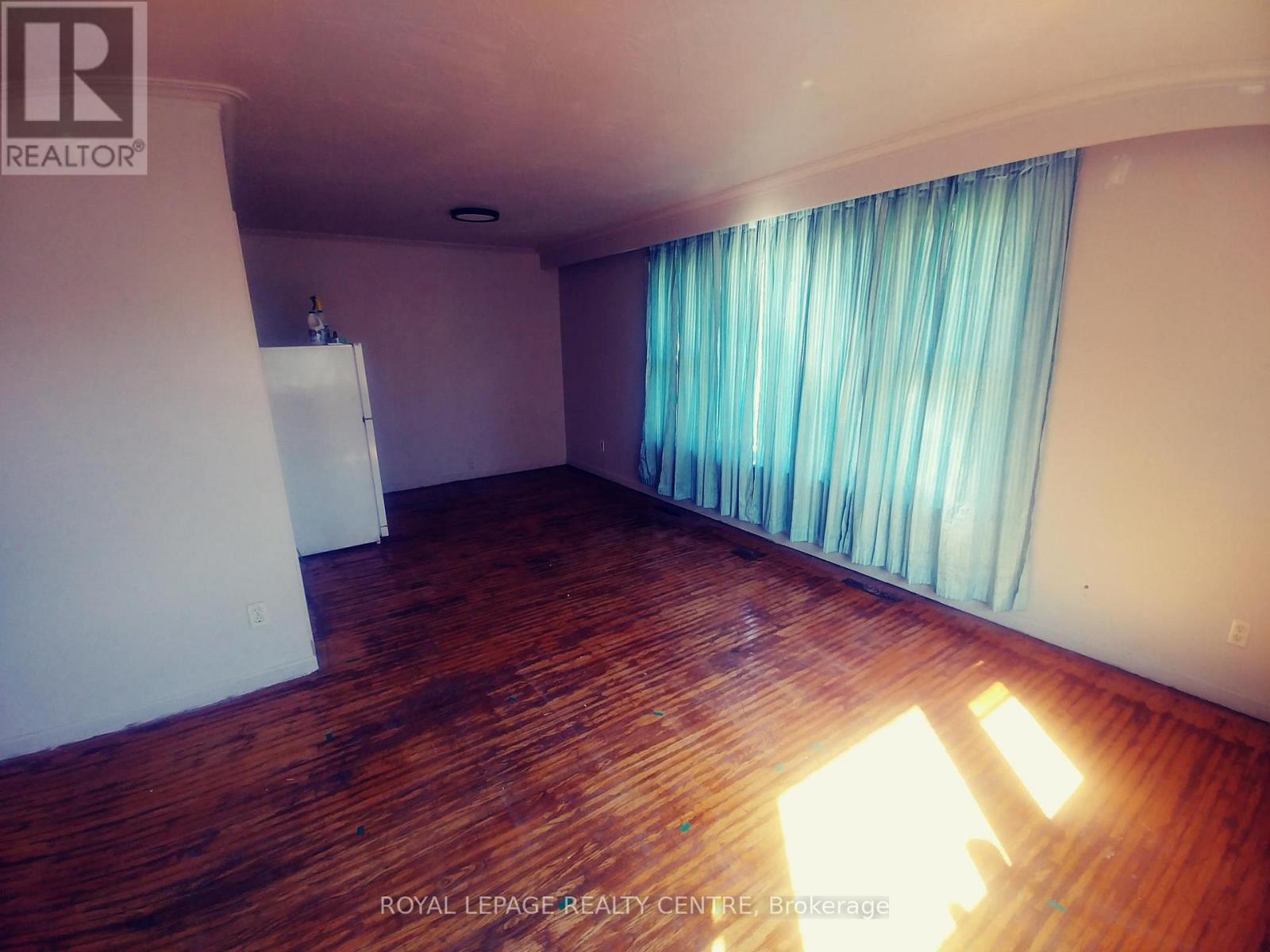 1534 Cawthra Road, Mississauga, Ontario  L5G 4L3 - Photo 3 - W12722206