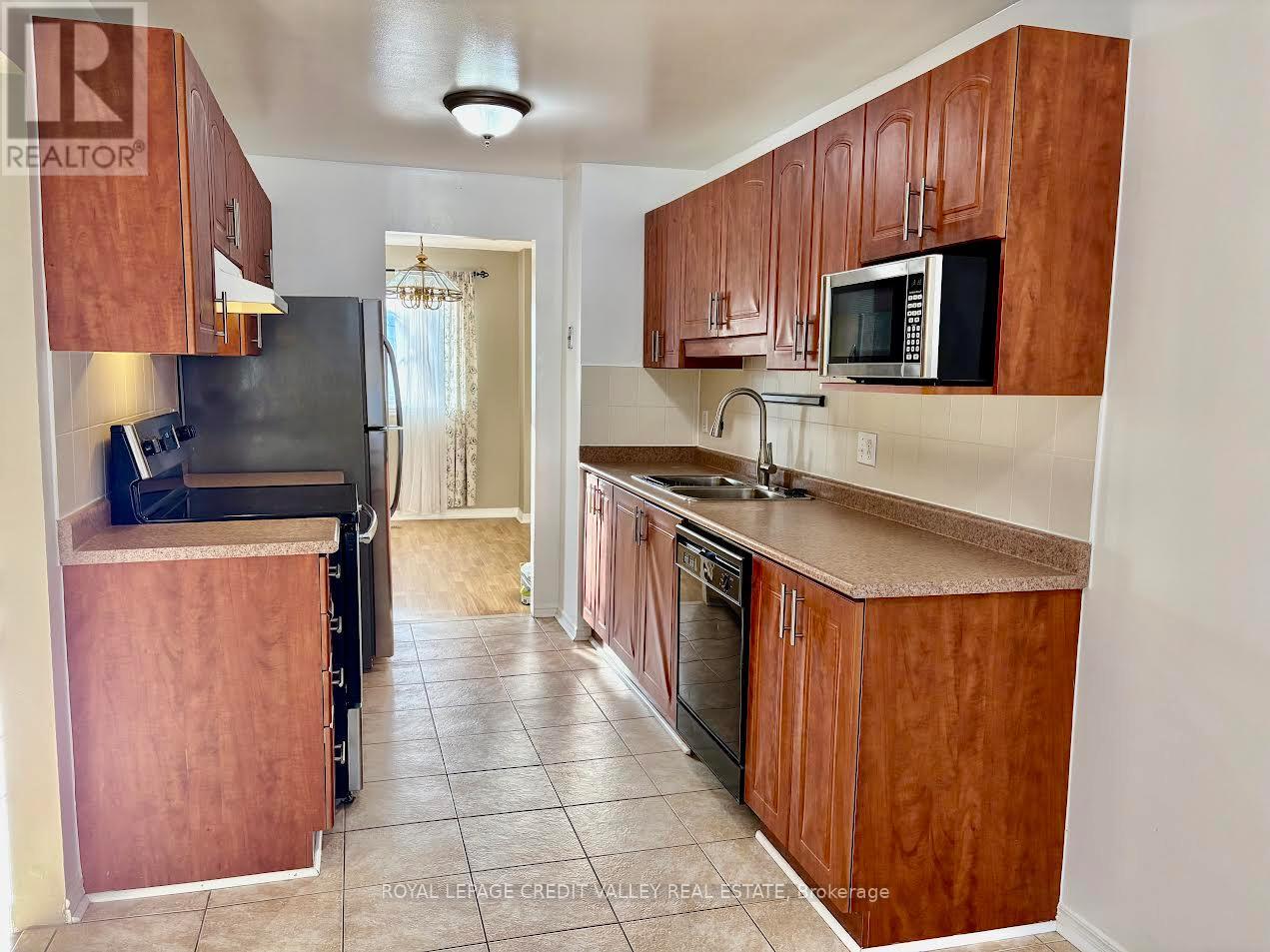 66 Berkshire Square, Brampton, Ontario  L6Z 1N4 - Photo 10 - W12722214