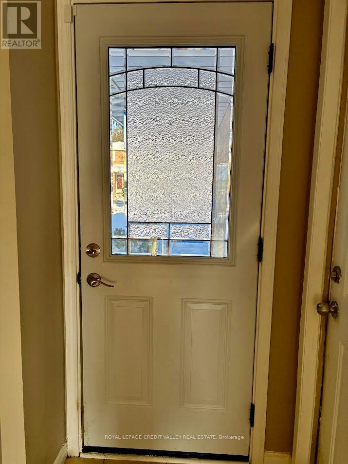 66 Berkshire Square, Brampton, Ontario  L6Z 1N4 - Photo 2 - W12722214