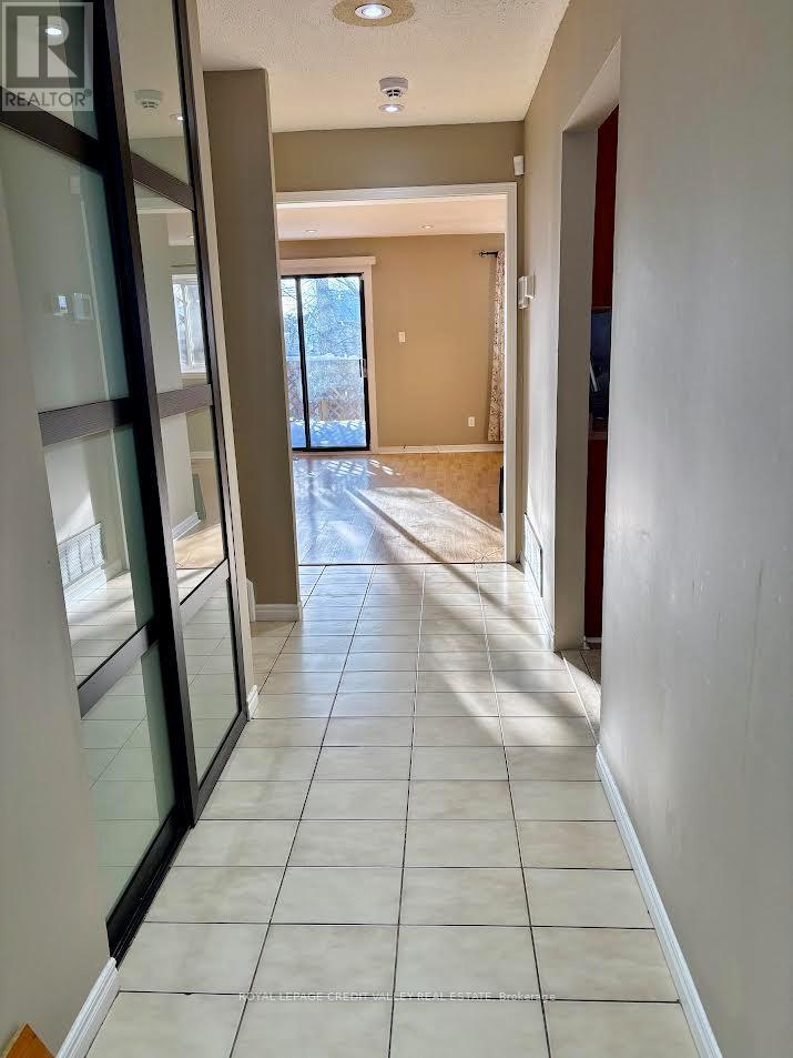 66 Berkshire Square, Brampton, Ontario  L6Z 1N4 - Photo 3 - W12722214