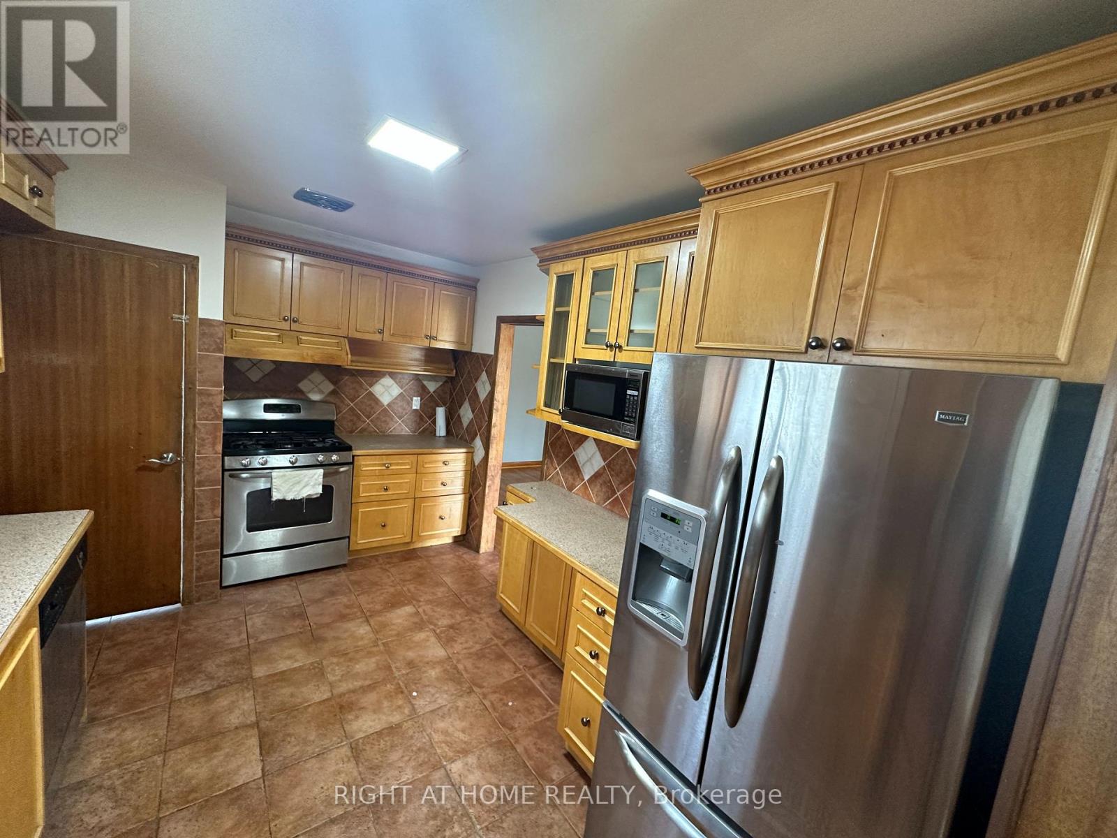 Upstairs Only - 31 Aloma Crescent, Brampton, Ontario  L6T 2N8 - Photo 14 - W12722220