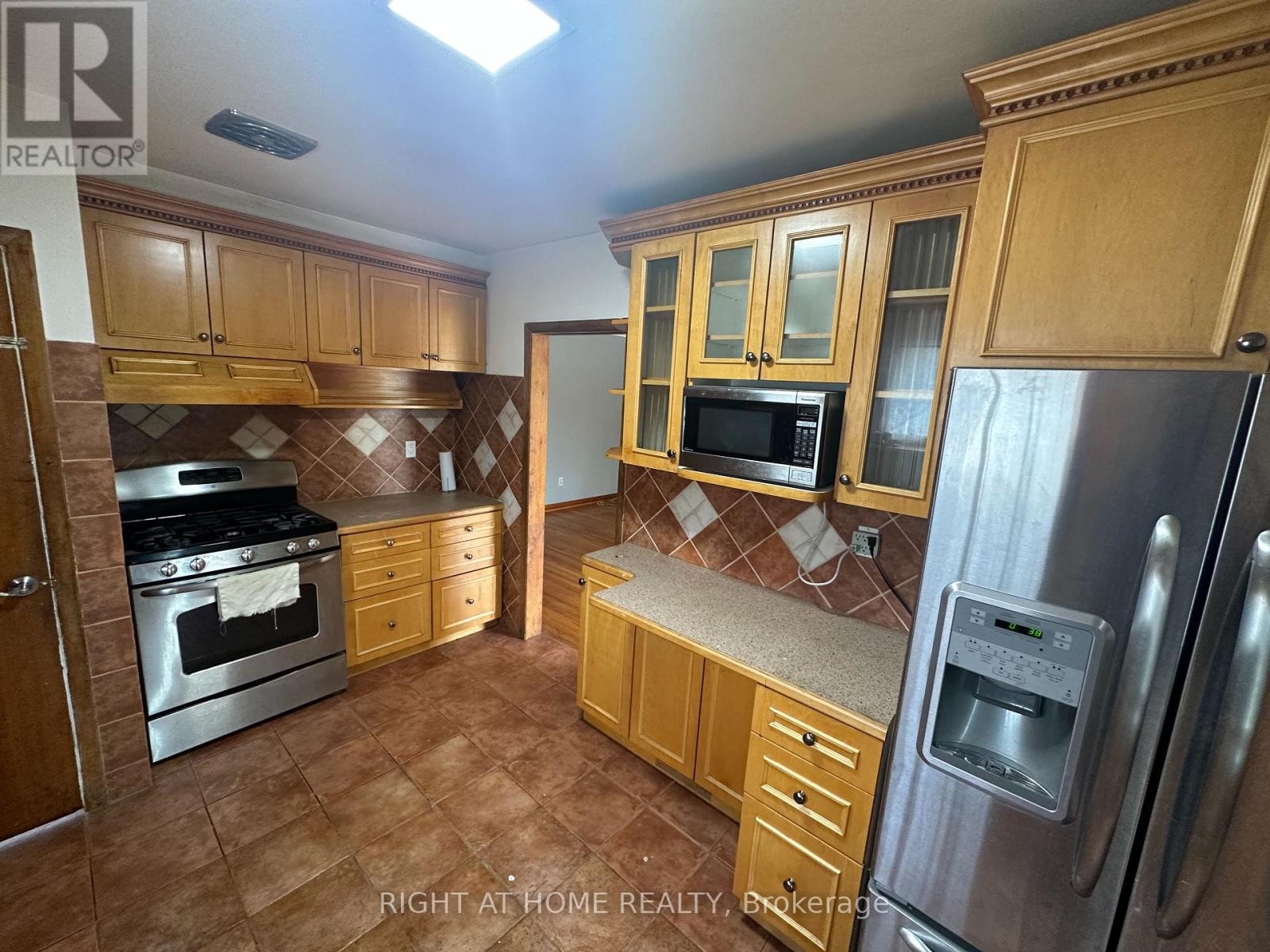 Upstairs Only - 31 Aloma Crescent, Brampton, Ontario  L6T 2N8 - Photo 15 - W12722220