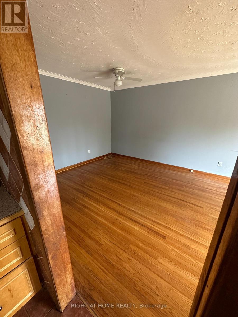 Upstairs Only - 31 Aloma Crescent, Brampton, Ontario  L6T 2N8 - Photo 16 - W12722220