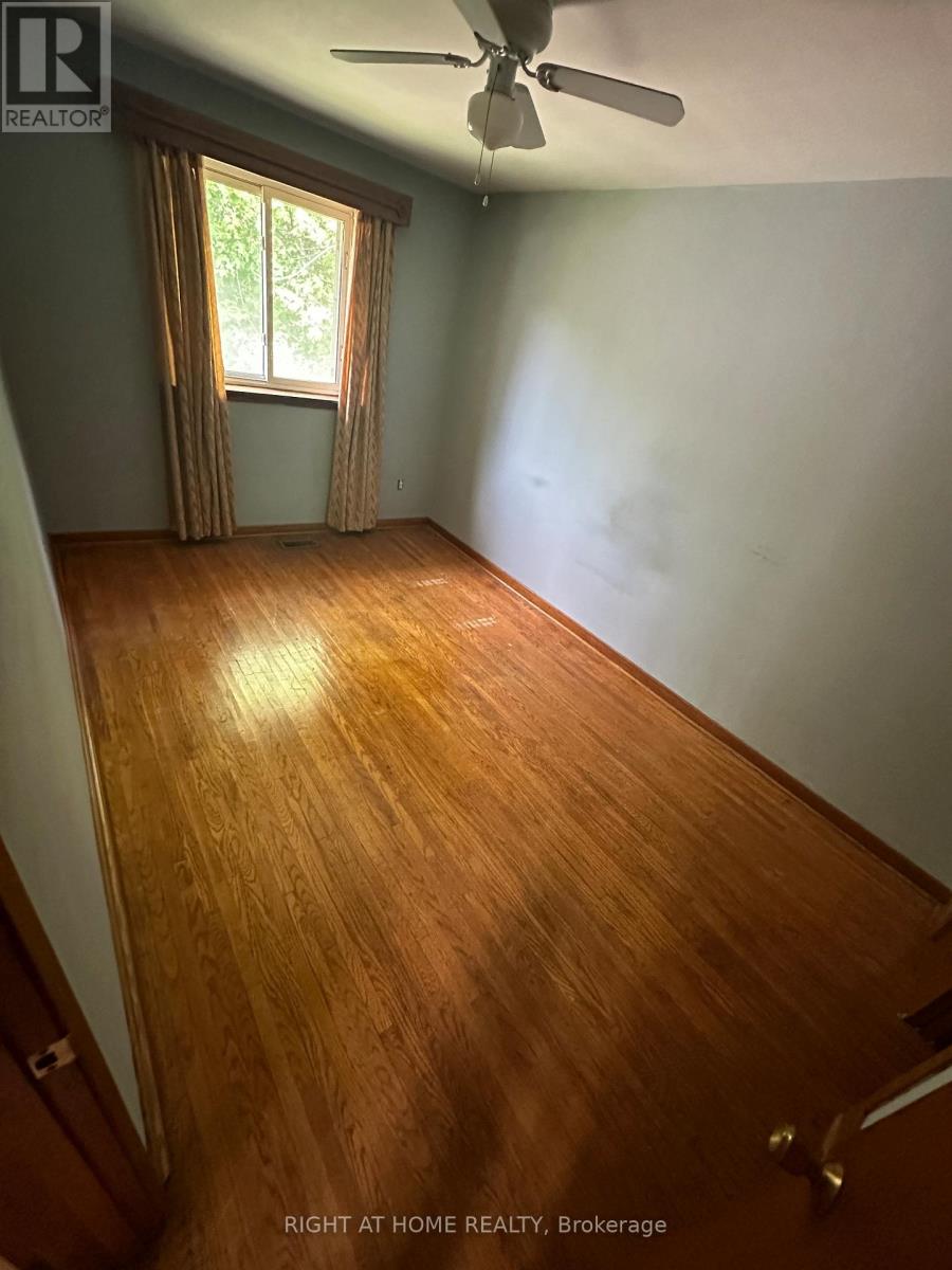 Upstairs Only - 31 Aloma Crescent, Brampton, Ontario  L6T 2N8 - Photo 3 - W12722220