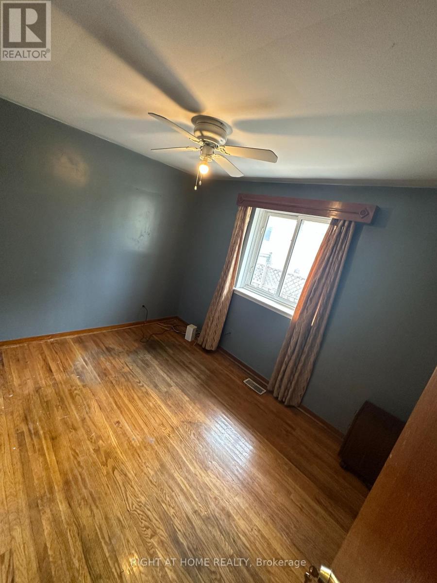 Upstairs Only - 31 Aloma Crescent, Brampton, Ontario  L6T 2N8 - Photo 7 - W12722220