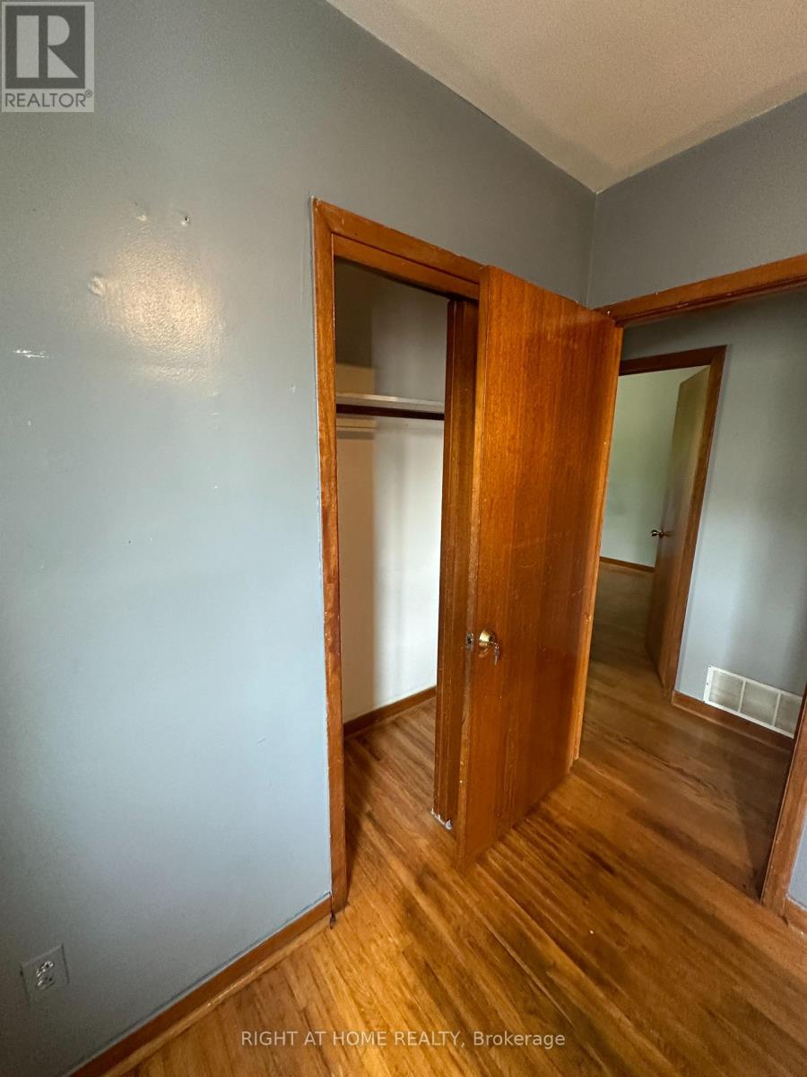 Upstairs Only - 31 Aloma Crescent, Brampton, Ontario  L6T 2N8 - Photo 8 - W12722220