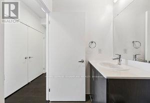 2701 - 360 Square One Drive, Mississauga, Ontario  L5B 0G7 - Photo 11 - W12722230