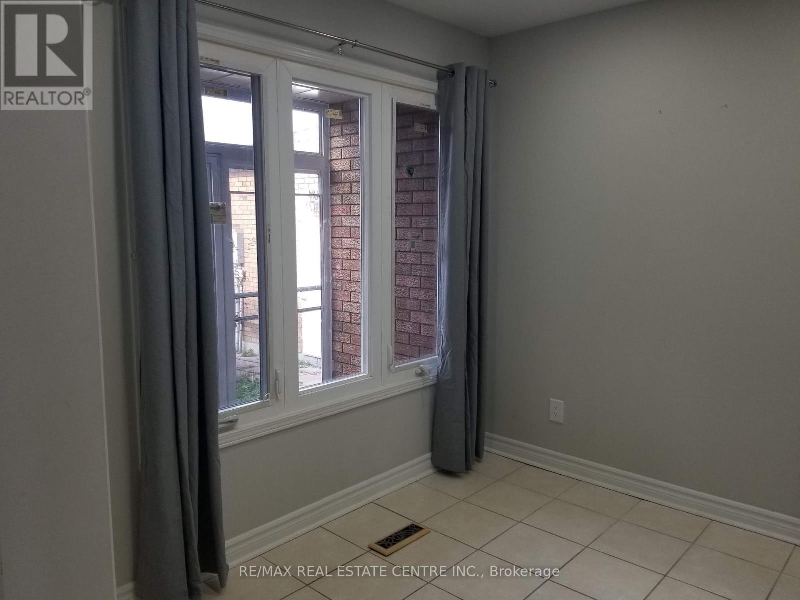 Main - 55 Tulip Drive, Brampton, Ontario  L6Y 3W3 - Photo 10 - W12722248