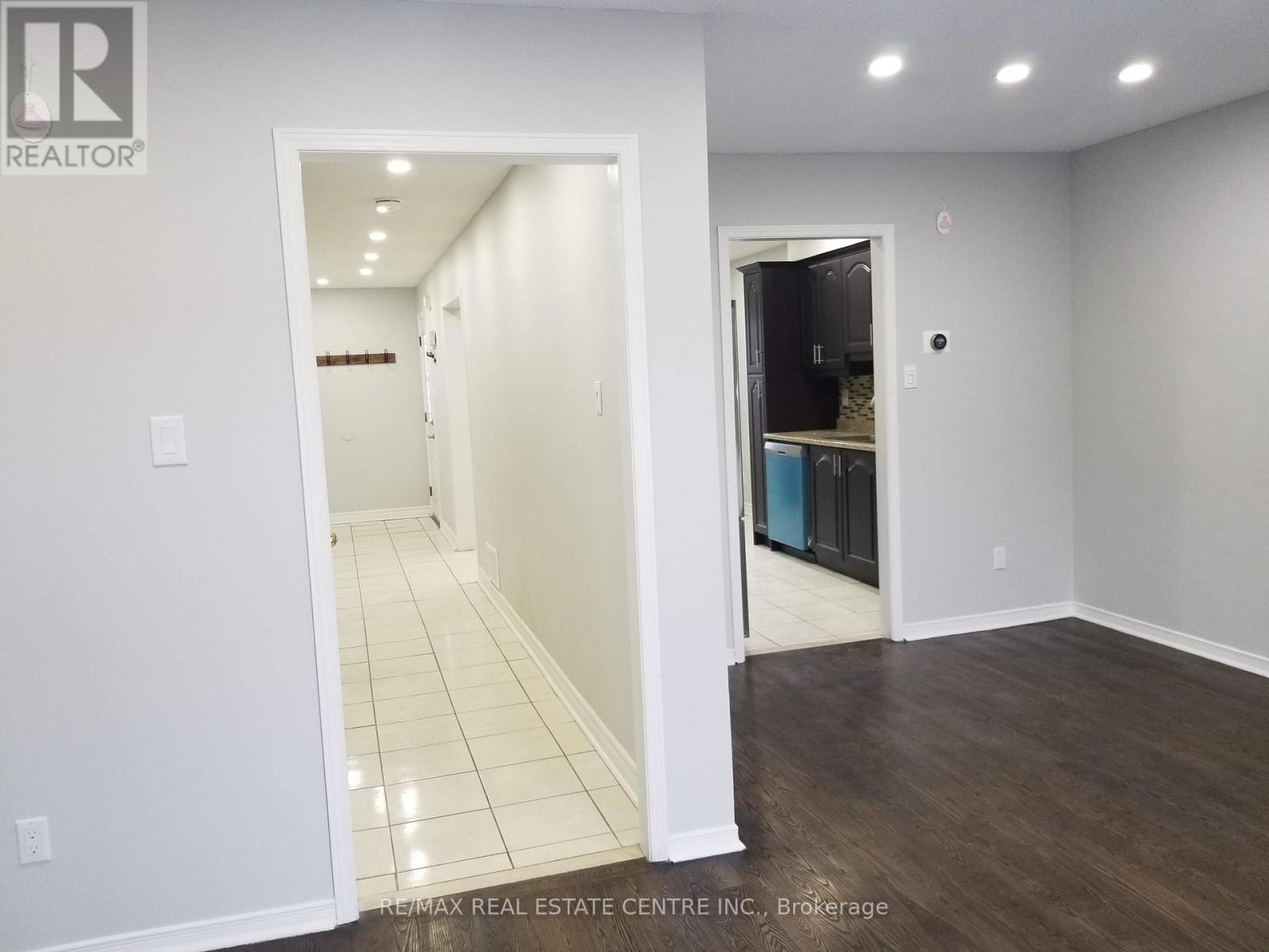 Main - 55 Tulip Drive, Brampton, Ontario  L6Y 3W3 - Photo 11 - W12722248