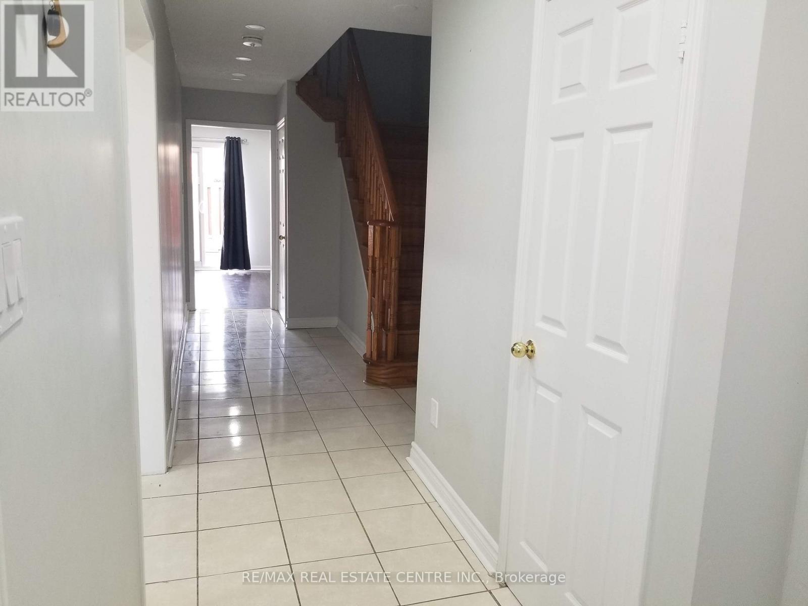 Main - 55 Tulip Drive, Brampton, Ontario  L6Y 3W3 - Photo 4 - W12722248