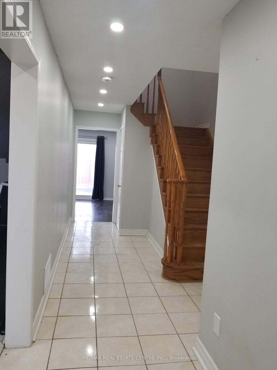 Main - 55 Tulip Drive, Brampton, Ontario  L6Y 3W3 - Photo 5 - W12722248