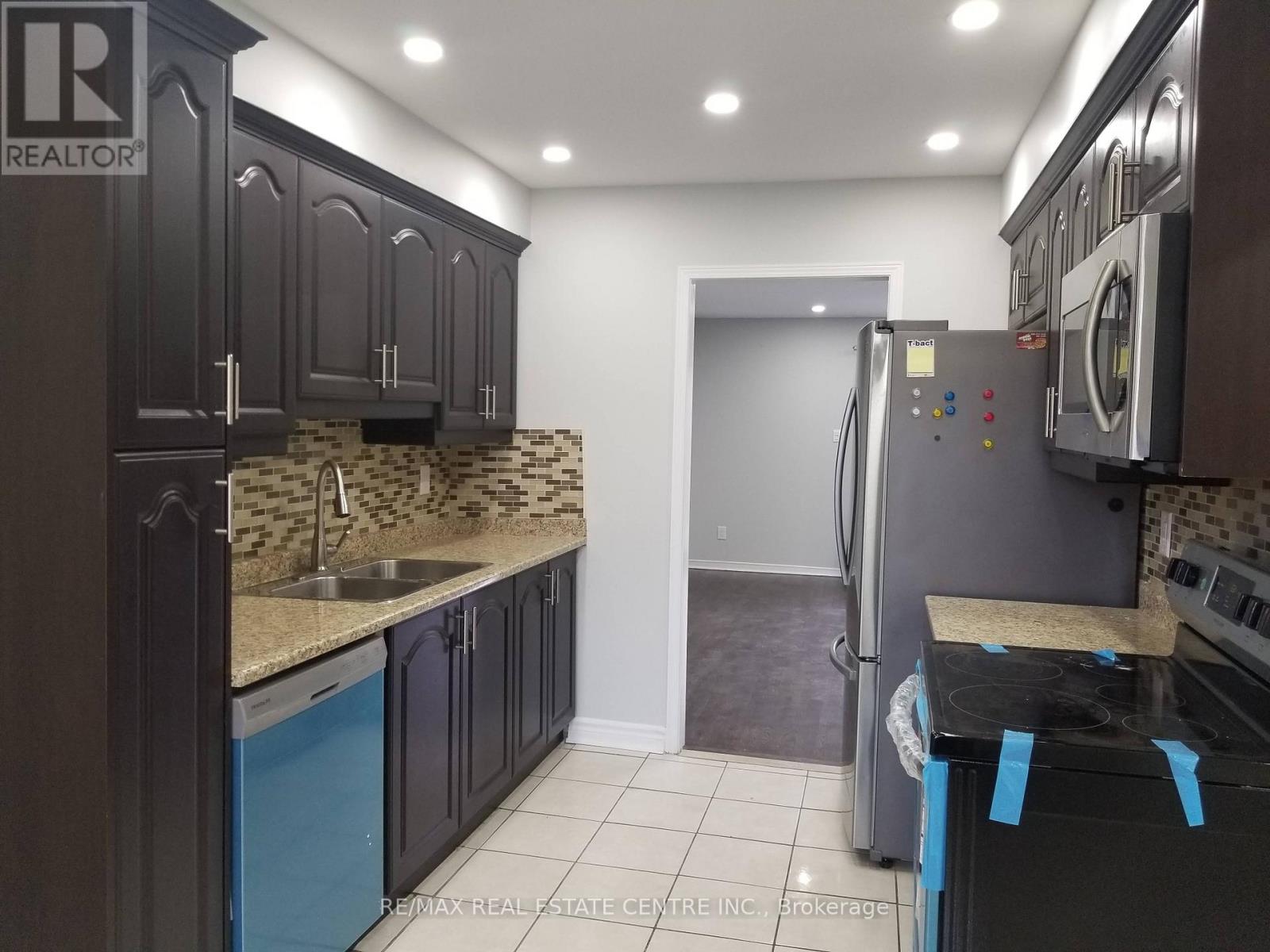 Main - 55 Tulip Drive, Brampton, Ontario  L6Y 3W3 - Photo 7 - W12722248