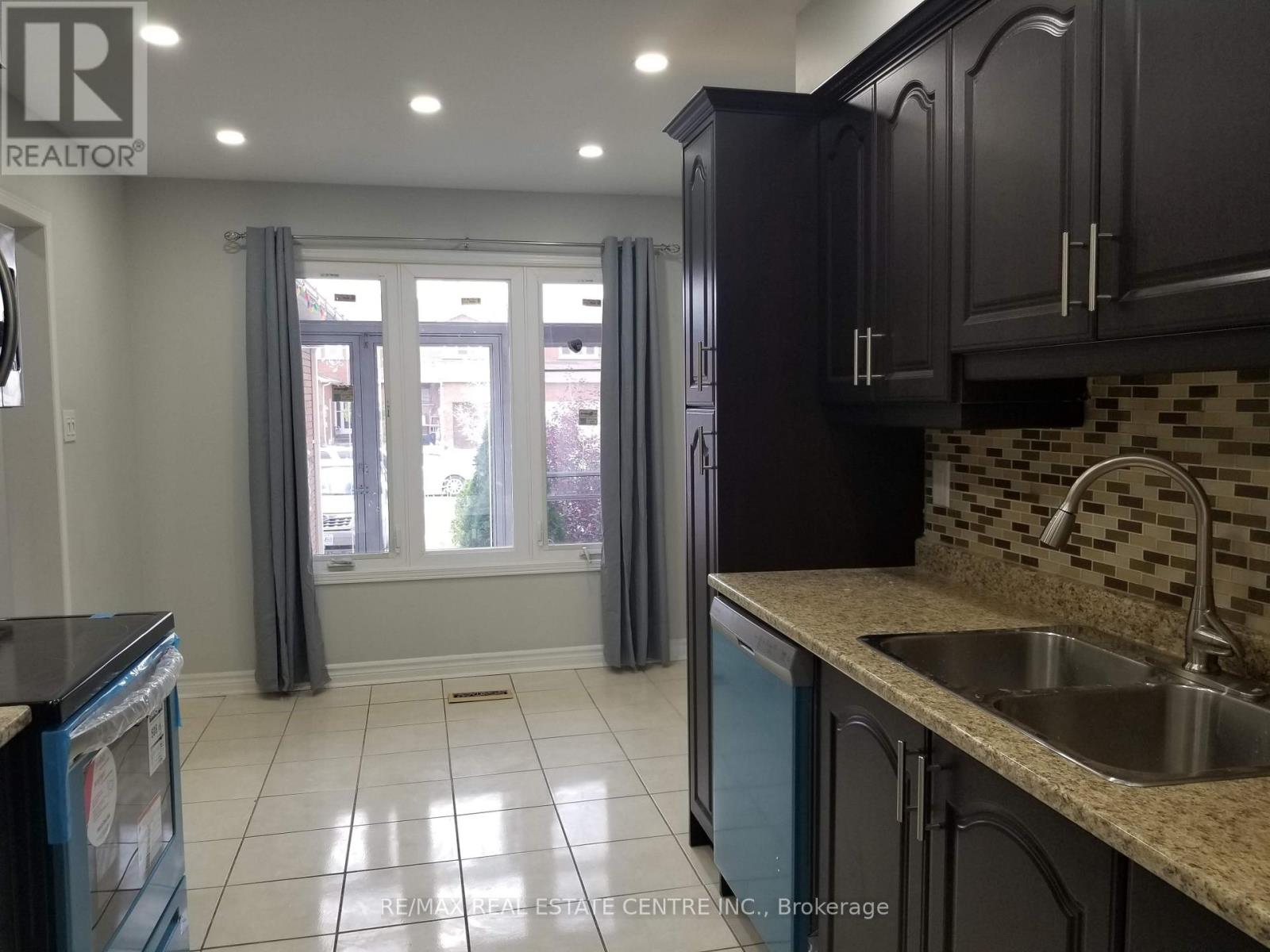 Main - 55 Tulip Drive, Brampton, Ontario  L6Y 3W3 - Photo 8 - W12722248