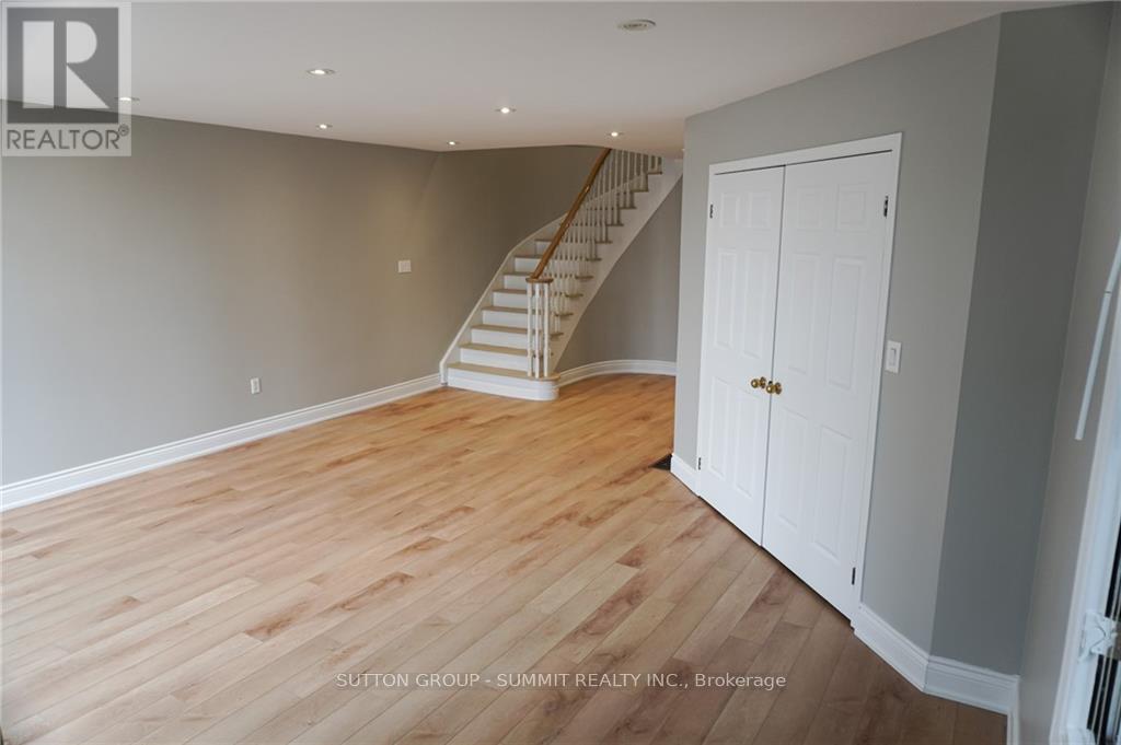 343 Upper Wentworth Street, Hamilton, Ontario  L9A 4T4 - Photo 4 - X12715094