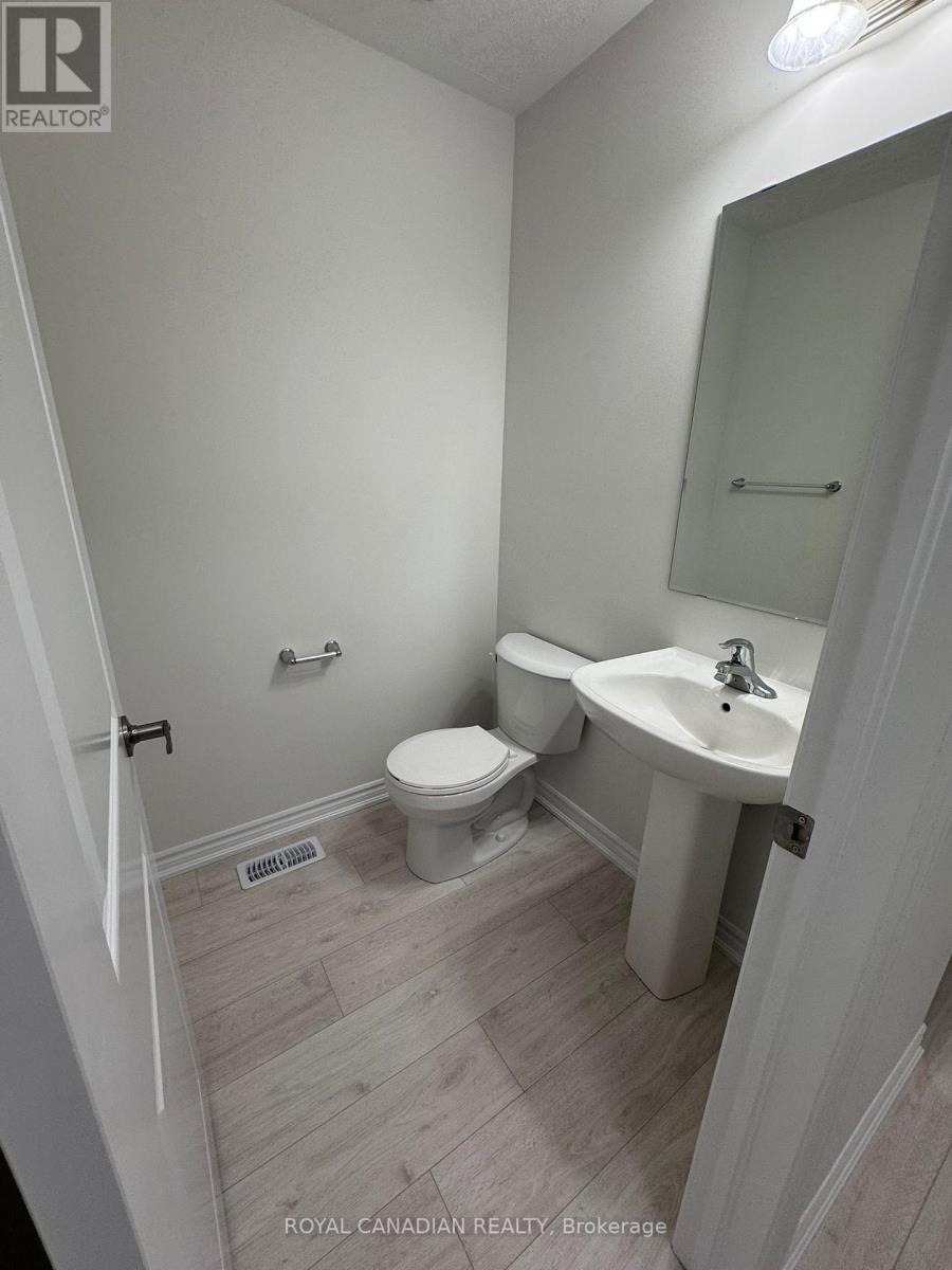 355 Benninger Drive, Kitchener, Ontario  N2E 0K1 - Photo 10 - X12722174