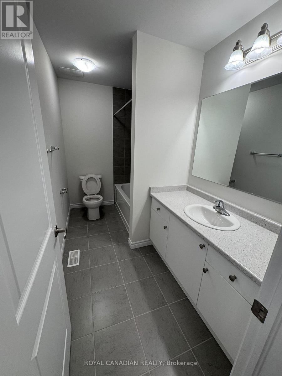 355 Benninger Drive, Kitchener, Ontario  N2E 0K1 - Photo 11 - X12722174