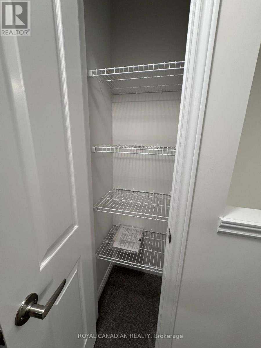 355 Benninger Drive, Kitchener, Ontario  N2E 0K1 - Photo 13 - X12722174