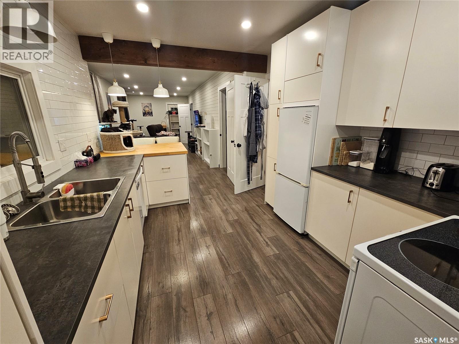 608 1st Street E, Meadow Lake, Saskatchewan  S9X 1G1 - Photo 4 - SK027187