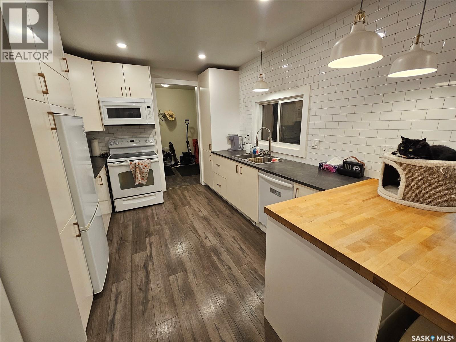 608 1st Street E, Meadow Lake, Saskatchewan  S9X 1G1 - Photo 5 - SK027187