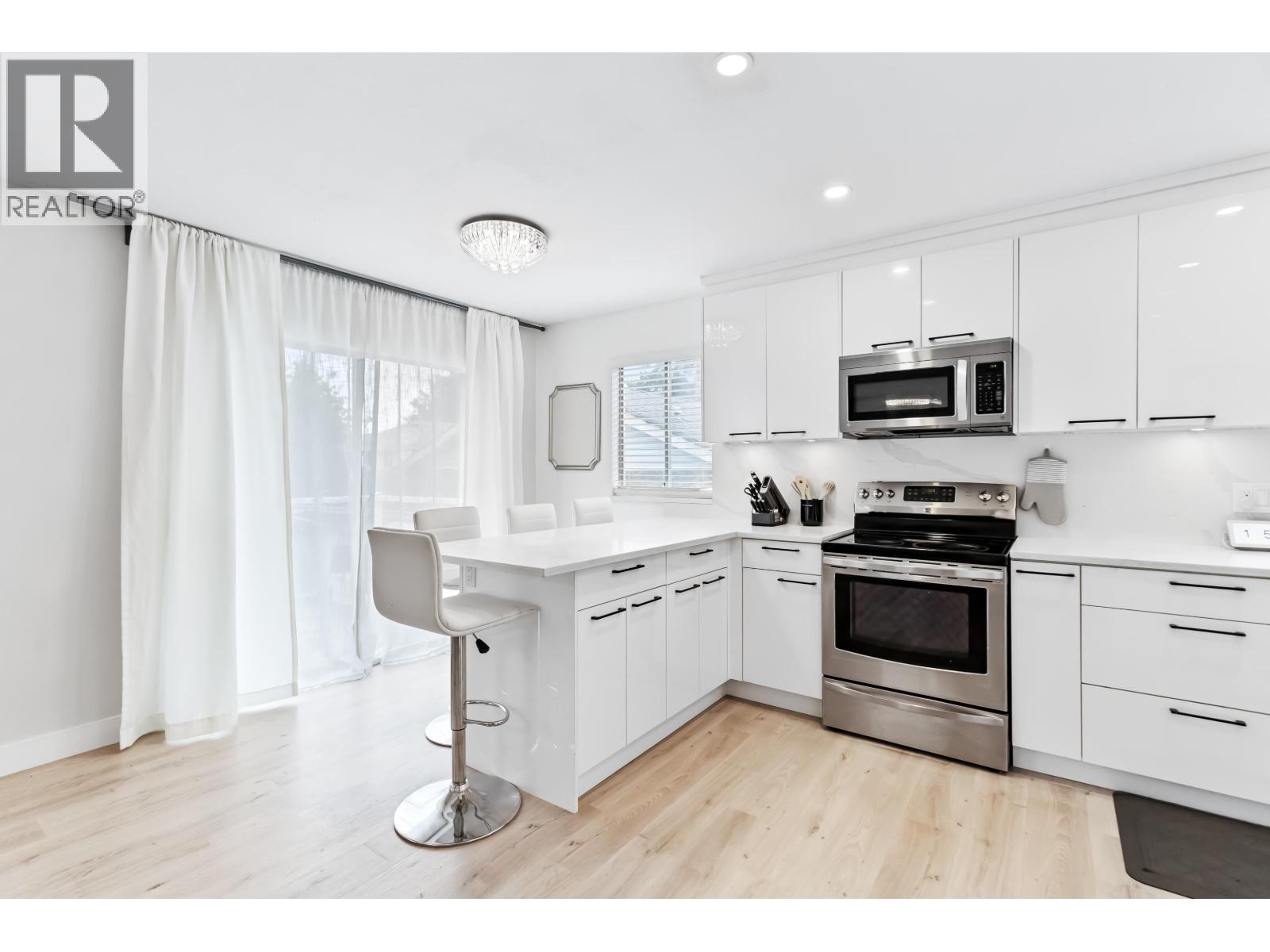 12276 Aurora Street, Maple Ridge, British Columbia  V2X 0R2 - Photo 12 - R3058291