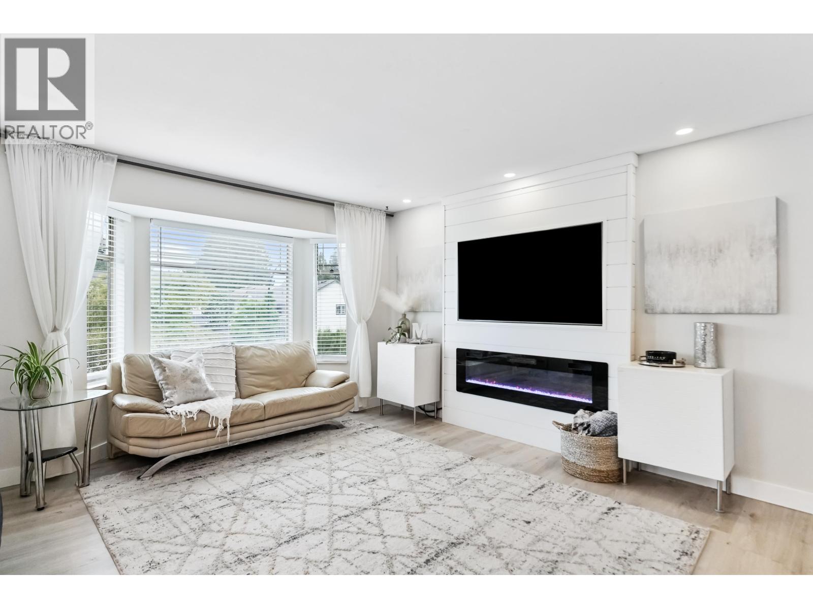 12276 Aurora Street, Maple Ridge, British Columbia  V2X 0R2 - Photo 6 - R3058291