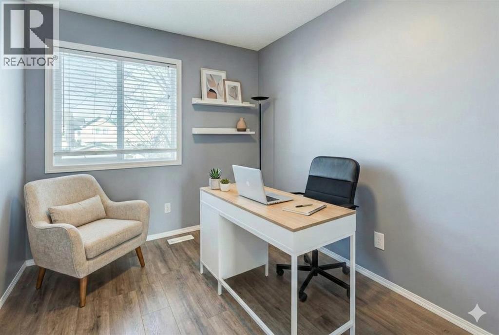 16 Elgin Bay Se, Calgary, Alberta  T2Z 4J9 - Photo 17 - A2281099