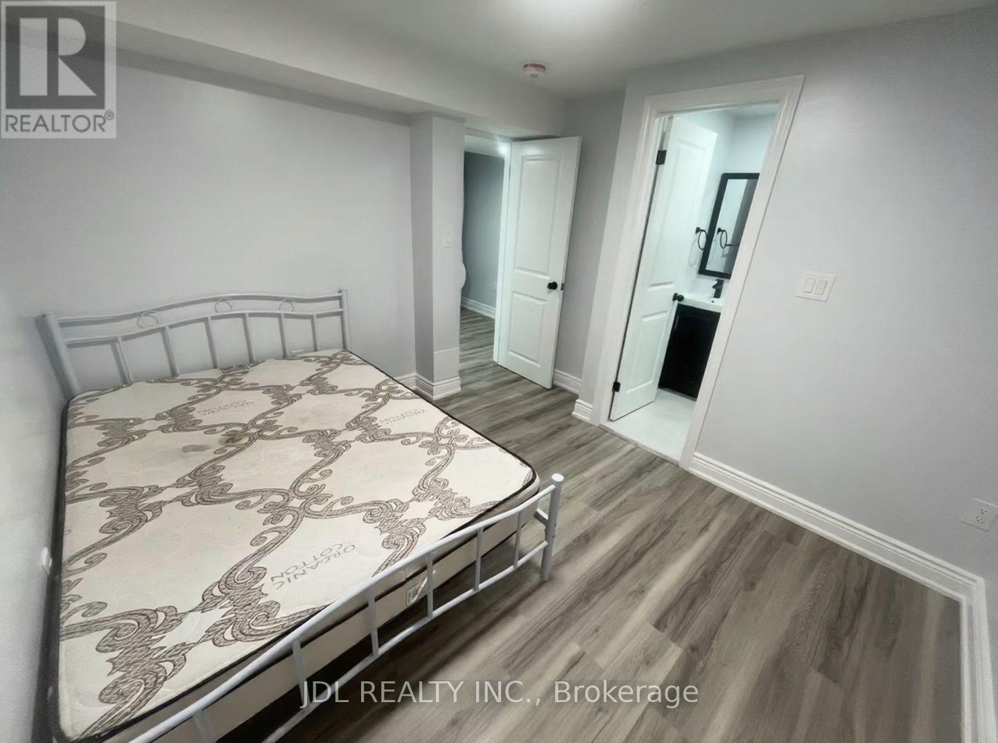 30 Lavron Ct Court, Markham, Ontario  L3S 2N8 - Photo 5 - N12679526