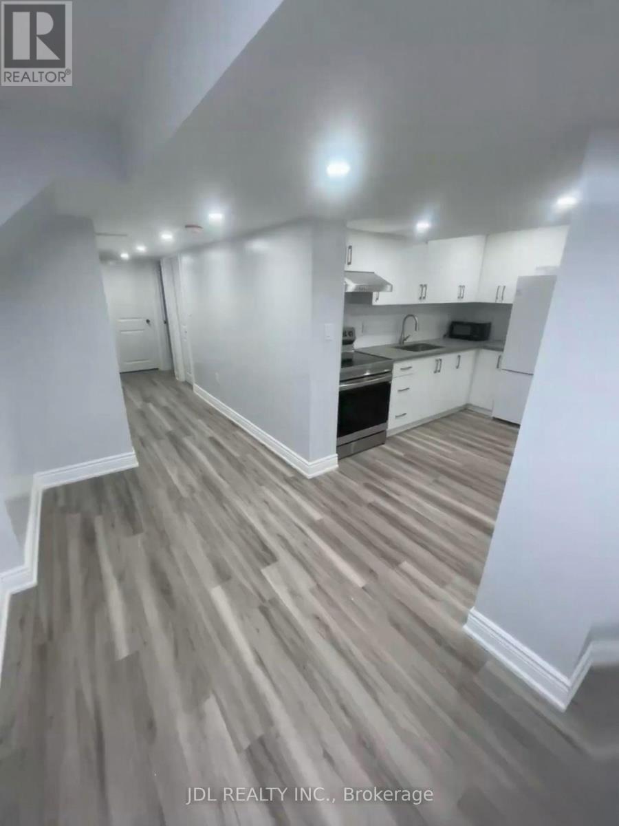 30 Lavron Ct Court, Markham, Ontario  L3S 2N8 - Photo 4 - N12679526