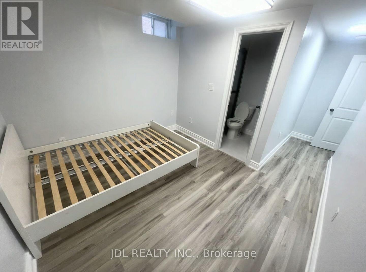 30 Lavron Ct Court, Markham, Ontario  L3S 2N8 - Photo 7 - N12679526