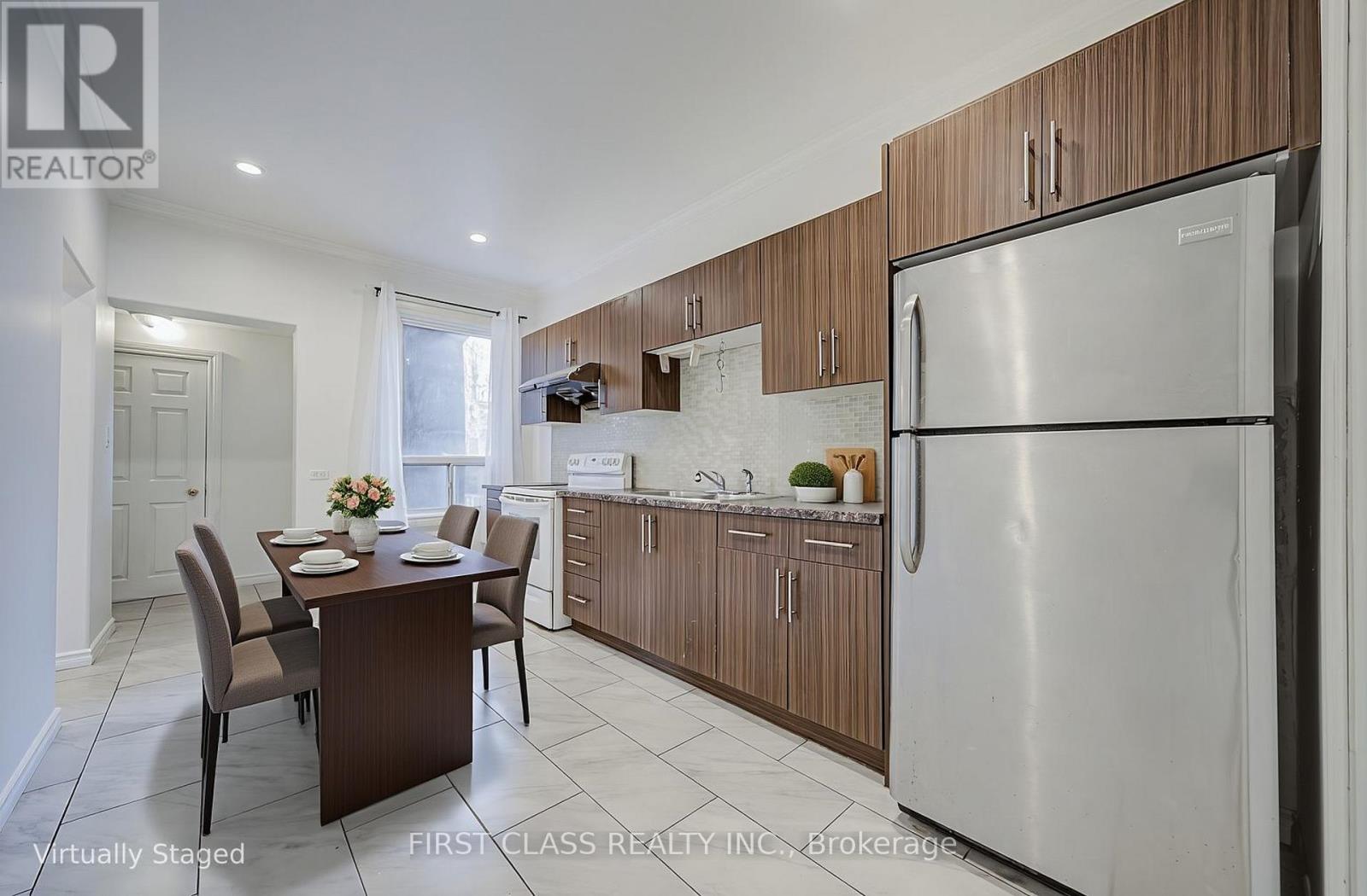 11 Greenaway Avenue, Hamilton, Ontario  L8L 6C3 - Photo 10 - X12718432