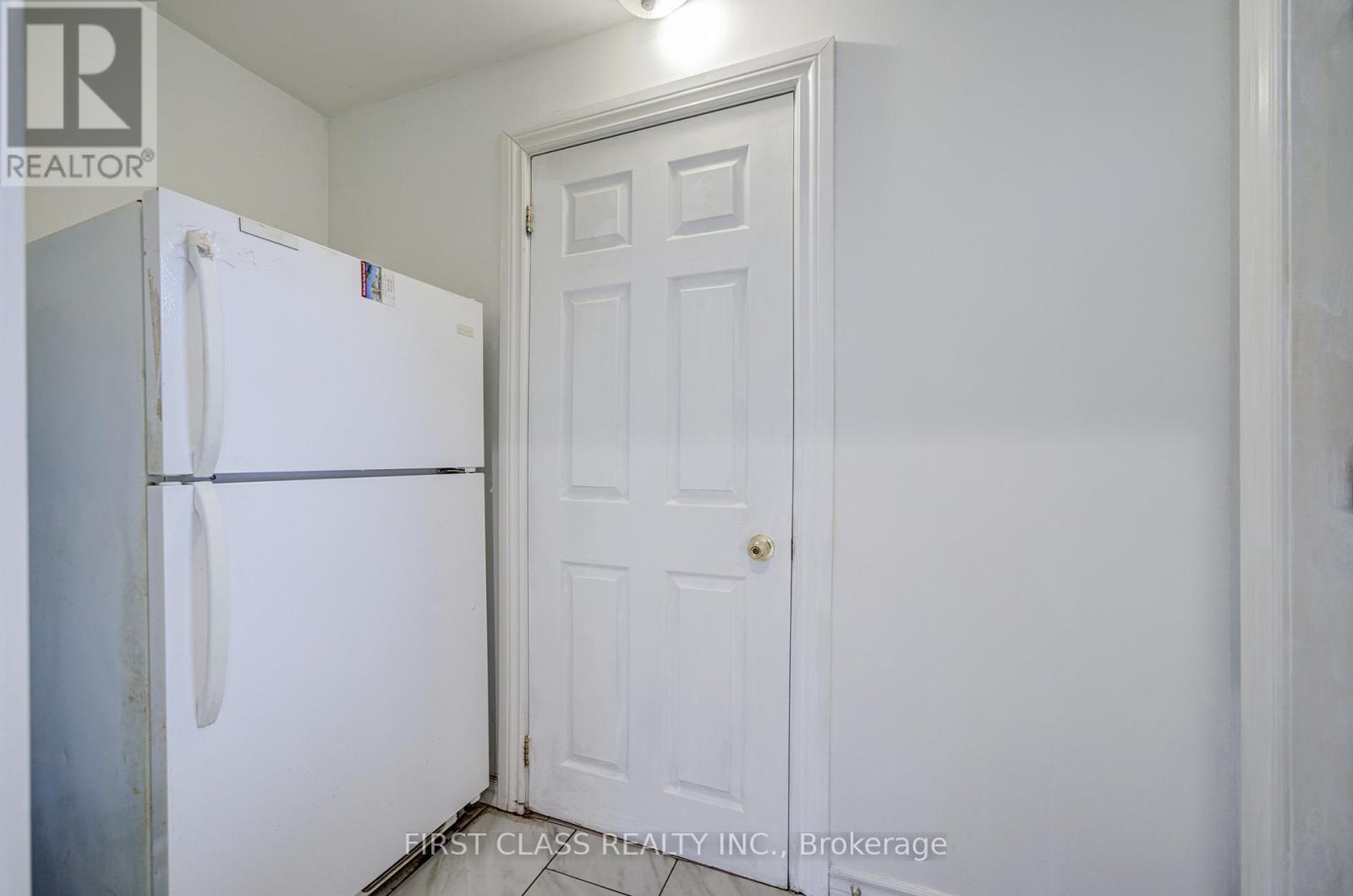 11 Greenaway Avenue, Hamilton, Ontario  L8L 6C3 - Photo 12 - X12718432