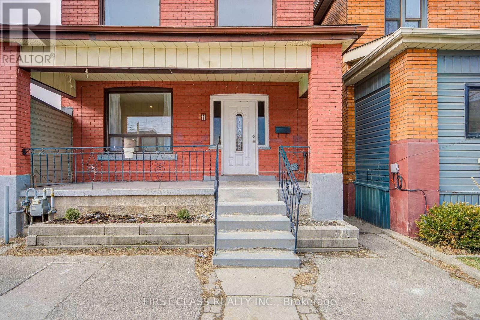 11 Greenaway Avenue, Hamilton, Ontario  L8L 6C3 - Photo 3 - X12718432