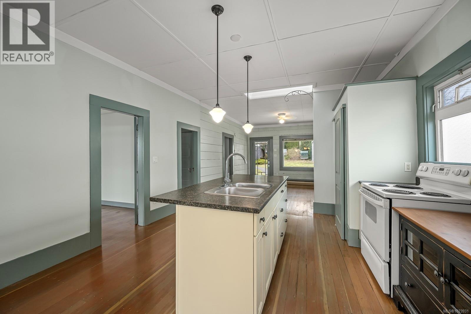 5642 Island Hwy S, Union Bay, British Columbia V0R 3B0 - Photo 6 - 1023931