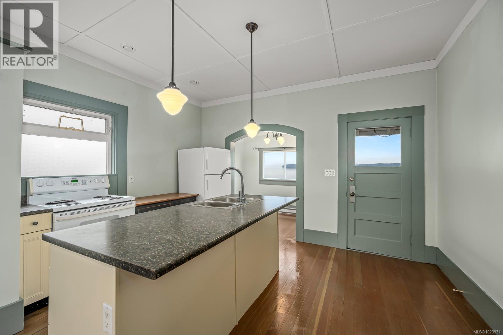 5642 Island Hwy S, Union Bay, British Columbia V0R 3B0 - Photo 8 - 1023931