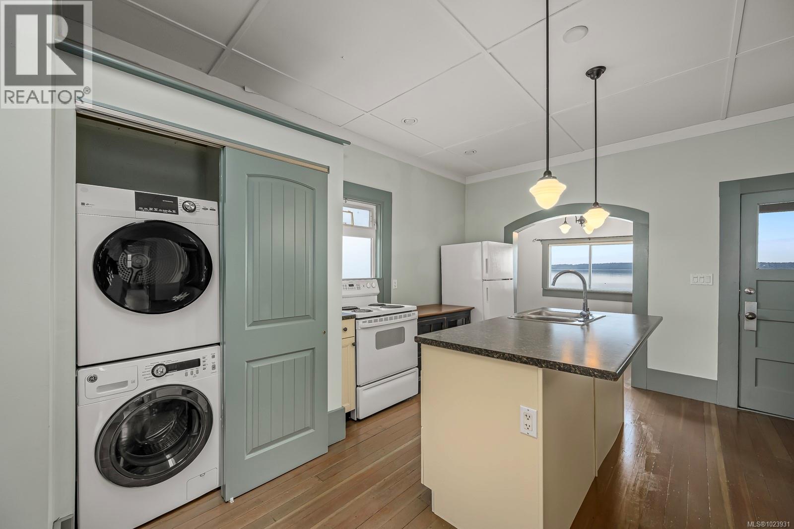 5642 Island Hwy S, Union Bay, British Columbia V0R 3B0 - Photo 7 - 1023931