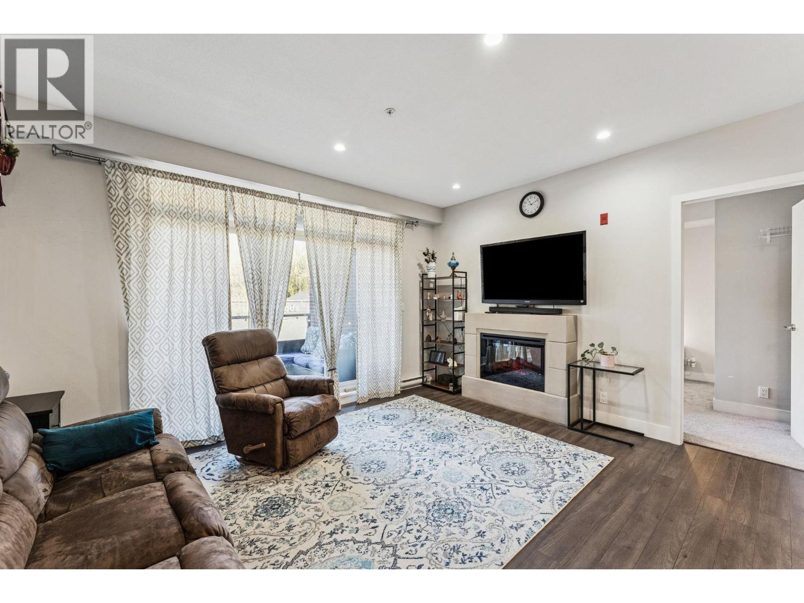 302 1273 Marine Drive, North Vancouver, British Columbia  V7P 1T3 - Photo 5 - R3082348