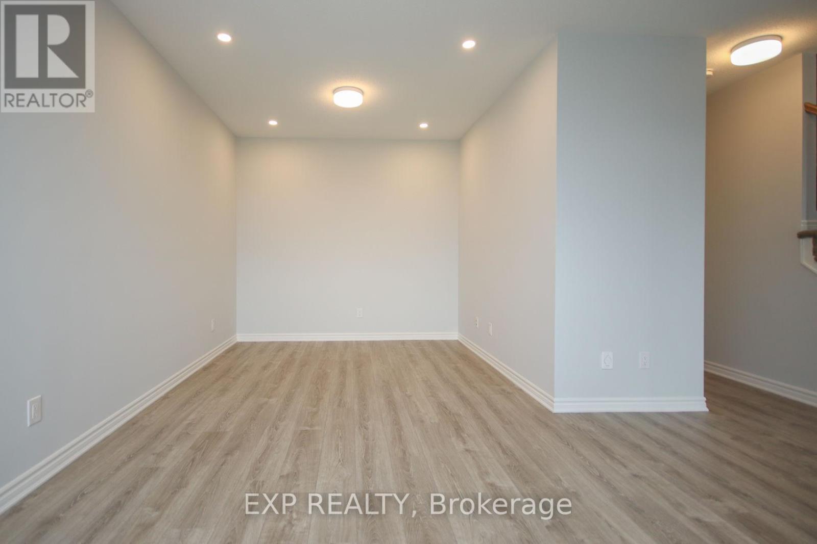 2004 Leinster Circle, Ottawa, Ontario K2S 2Z4 - Photo 10 - X12722272