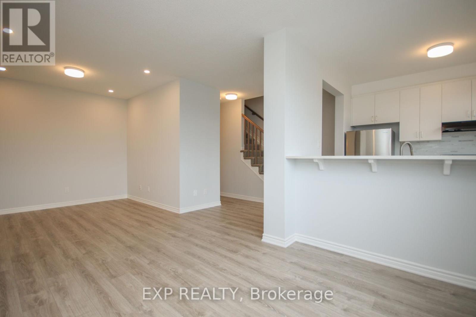 2004 Leinster Circle, Ottawa, Ontario K2S 2Z4 - Photo 12 - X12722272