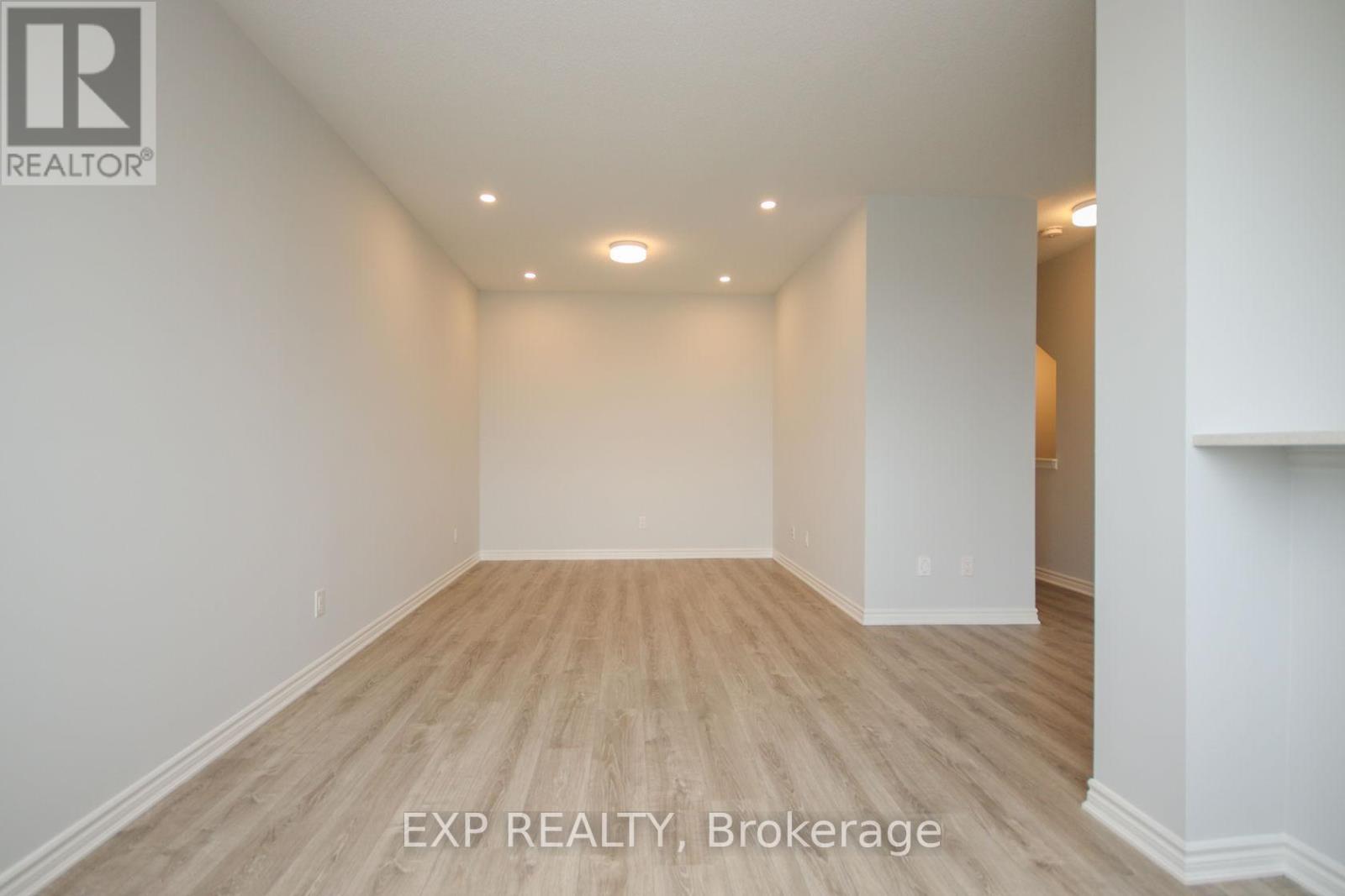 2004 Leinster Circle, Ottawa, Ontario K2S 2Z4 - Photo 13 - X12722272