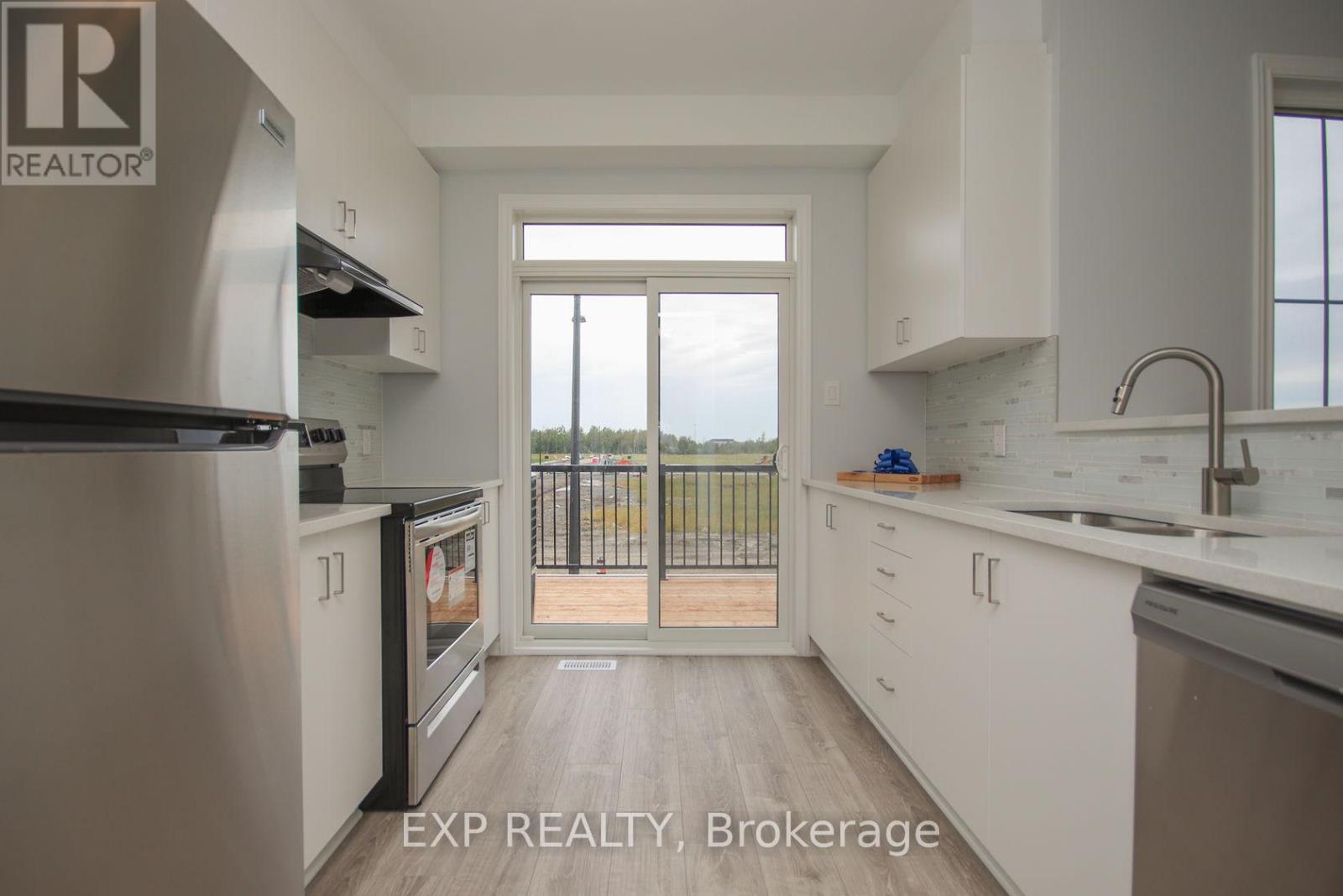 2004 Leinster Circle, Ottawa, Ontario K2S 2Z4 - Photo 14 - X12722272