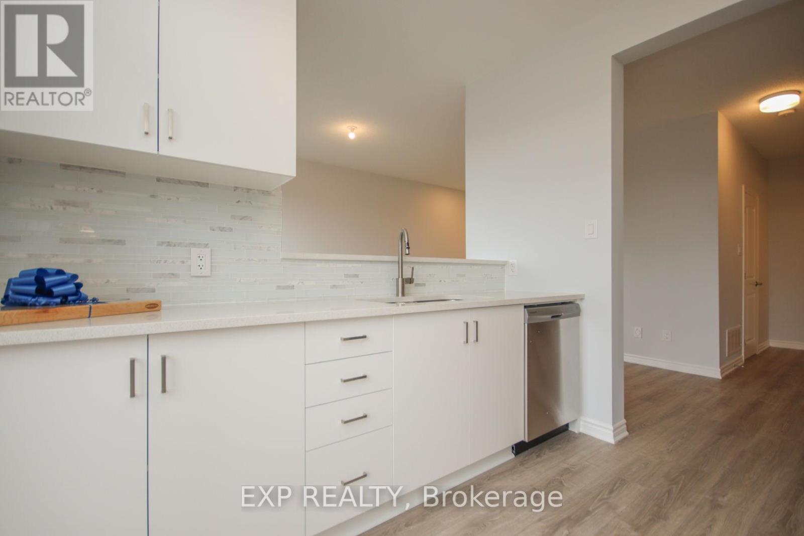 2004 Leinster Circle, Ottawa, Ontario K2S 2Z4 - Photo 18 - X12722272