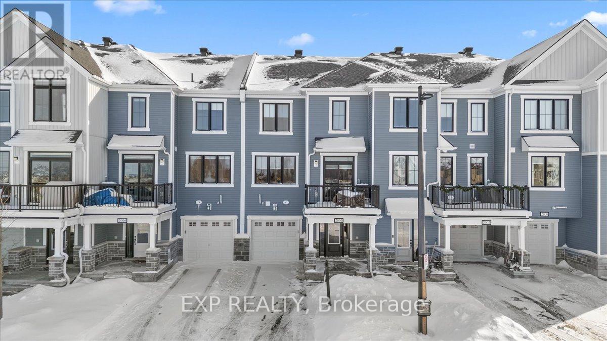 2004 Leinster Circle, Ottawa, Ontario K2S 2Z4 - Photo 2 - X12722272