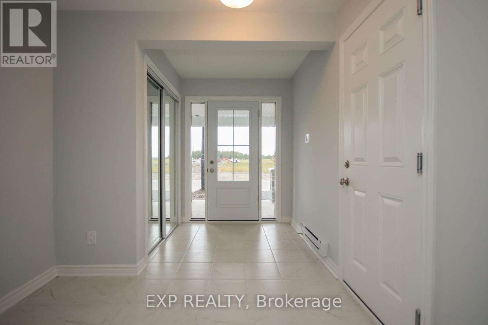 2004 Leinster Circle, Ottawa, Ontario K2S 2Z4 - Photo 3 - X12722272