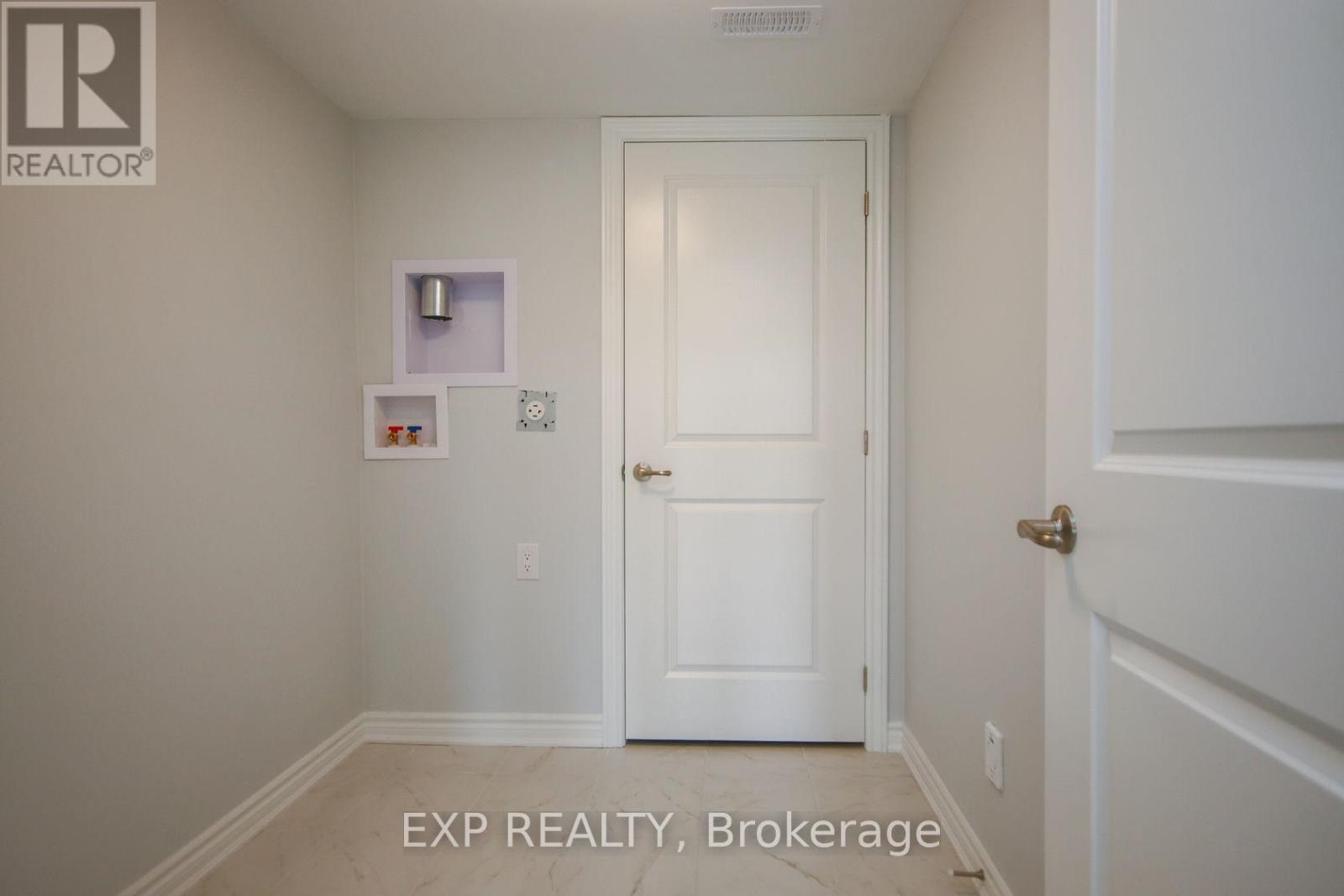 2004 Leinster Circle, Ottawa, Ontario K2S 2Z4 - Photo 5 - X12722272