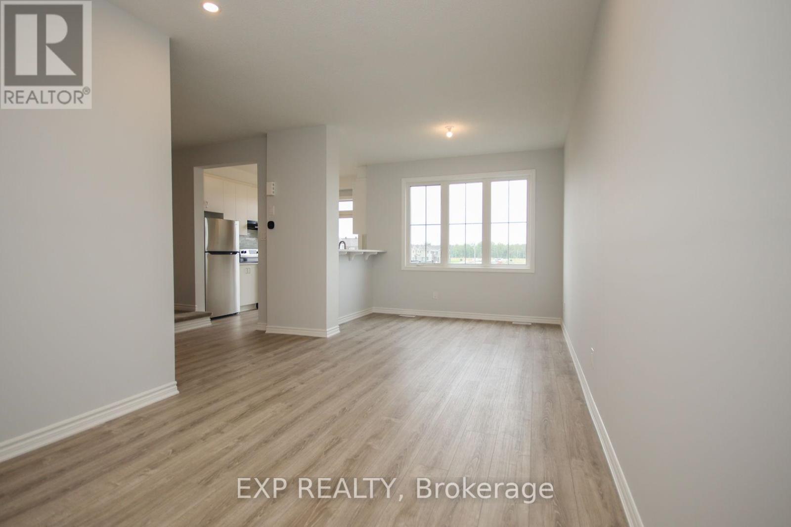 2004 Leinster Circle, Ottawa, Ontario K2S 2Z4 - Photo 6 - X12722272