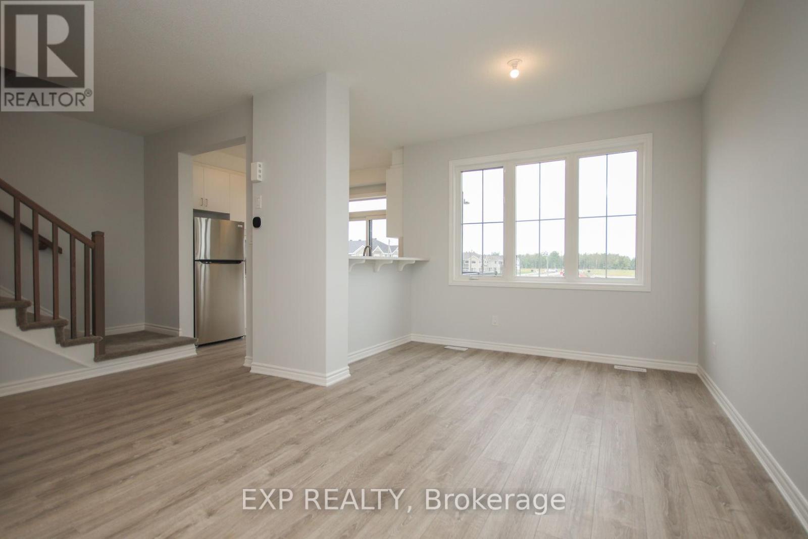 2004 Leinster Circle, Ottawa, Ontario K2S 2Z4 - Photo 8 - X12722272