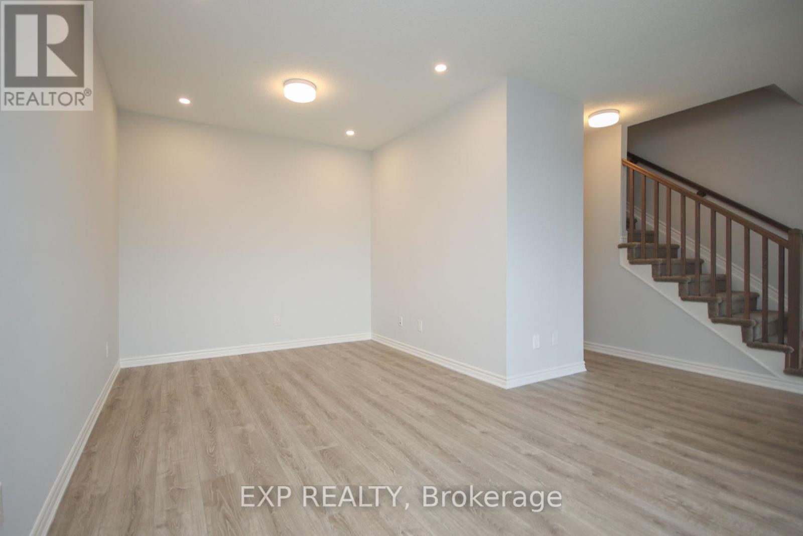 2004 Leinster Circle, Ottawa, Ontario K2S 2Z4 - Photo 9 - X12722272