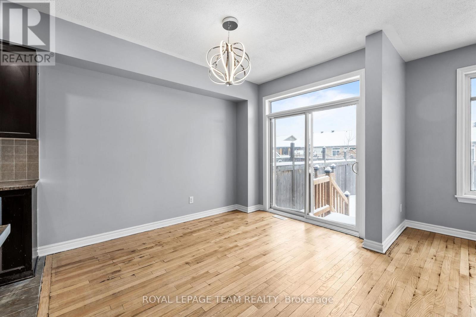 943 Klondike Road, Ottawa, Ontario K2W 0E3 - Photo 5 - X12722276