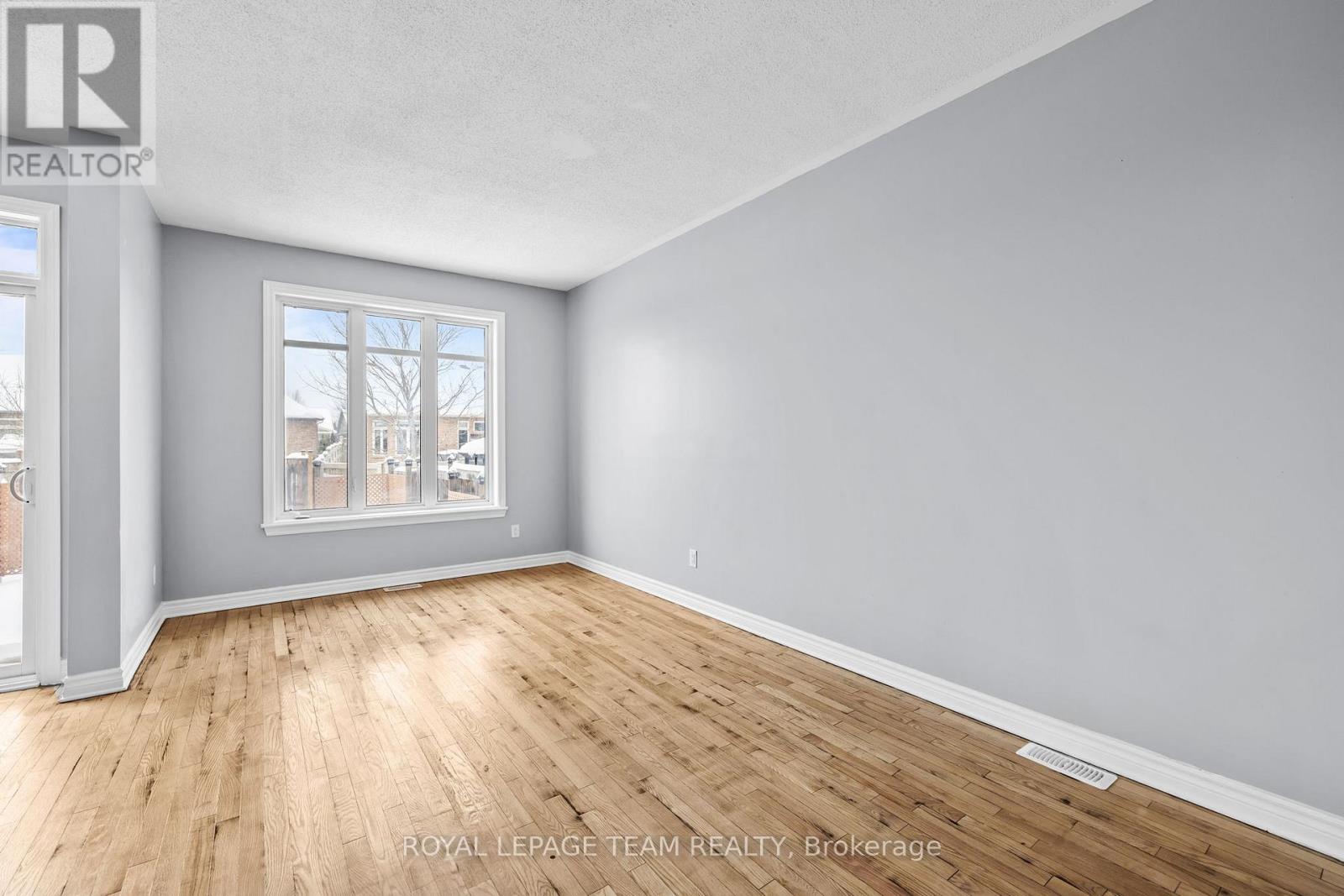 943 Klondike Road, Ottawa, Ontario K2W 0E3 - Photo 6 - X12722276