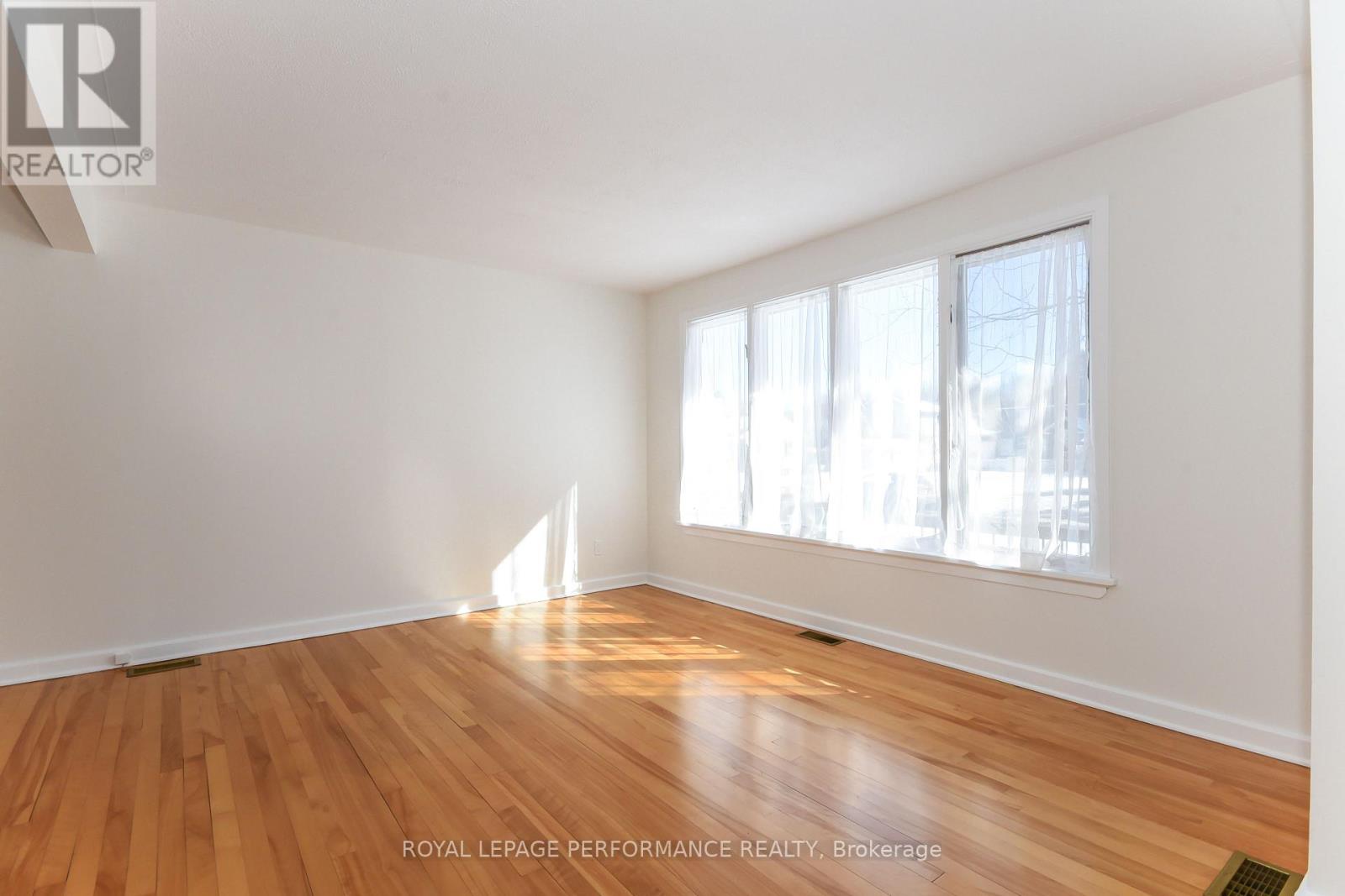 1867 Kingsdale Avenue, Ottawa, Ontario K1T 1H9 - Photo 4 - X12722294